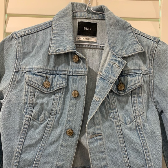 Urban Outfitters BDG Cropped Denim Trucker Jacket - Picture 6 of 12
